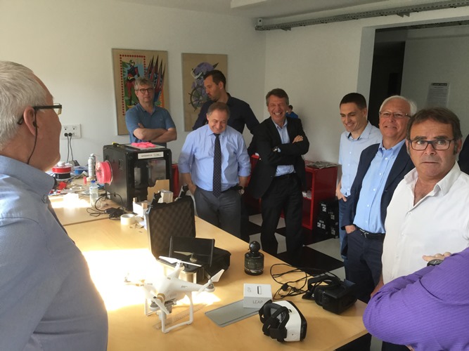 Les membres du conseil territorial de la CCI à Chateaubriant en visite au CAstel'Fab Lab